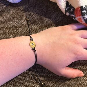 Women’s adjustable sunflower bracelet